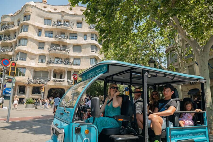 1,5-Hour Barcelona City & Beach Private Tuk-Tuk Tour - Why this short Barcelona tour works