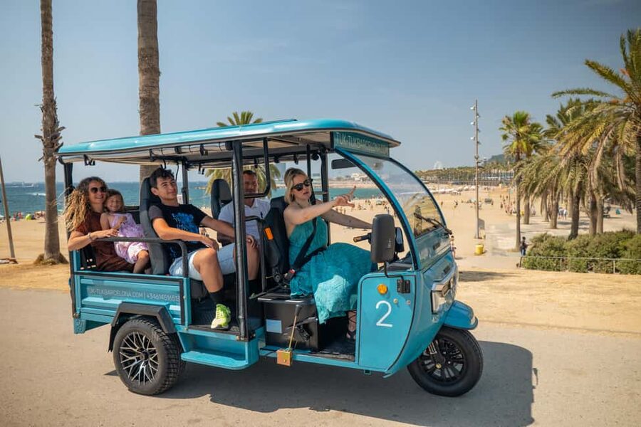 1,5-Hour Barcelona City & Beach Private Tuk-Tuk Tour - La Monumental and the first city views