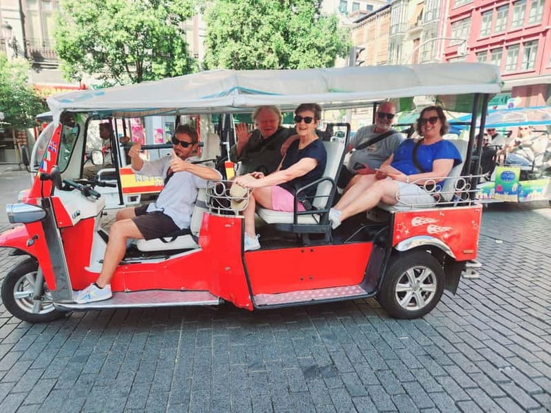 1.5-hour Tuk Tuk Tour in Madrid - A fast introduction to Madrid from a private tuk-tuk