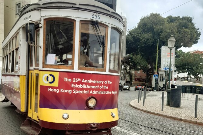 1-hour private eco tuk-tuk tour for up to 6 people through Lisbon - São Vicente de Fora in a five-minute glimpse