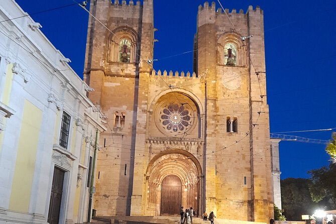 1-hour private eco tuk-tuk tour for up to 6 people through Lisbon - Ten minutes in Alfama’s narrow old streets