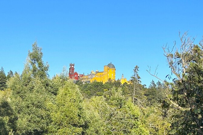 1 Hour Sightseeing Tour in Sintra with Tuktuk - Pena Palace and its mountain setting