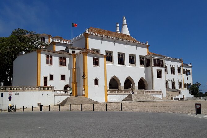 1 Hour Sightseeing Tour in Sintra with Tuktuk - Sintra National Palace in the village center