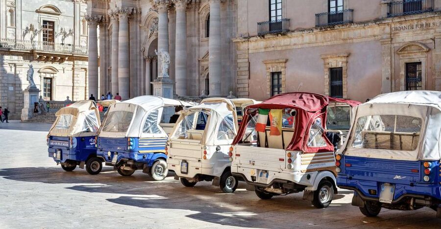 1 hour Tuk tuk tour in Siracusa - Comfort, luggage, and access