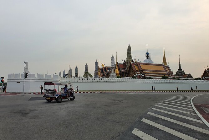 2 Hour Electric Tuk Tuk Cultural Tour of Bangkok - Royal Pavilion Mahajetsadabadin in 15 Minutes