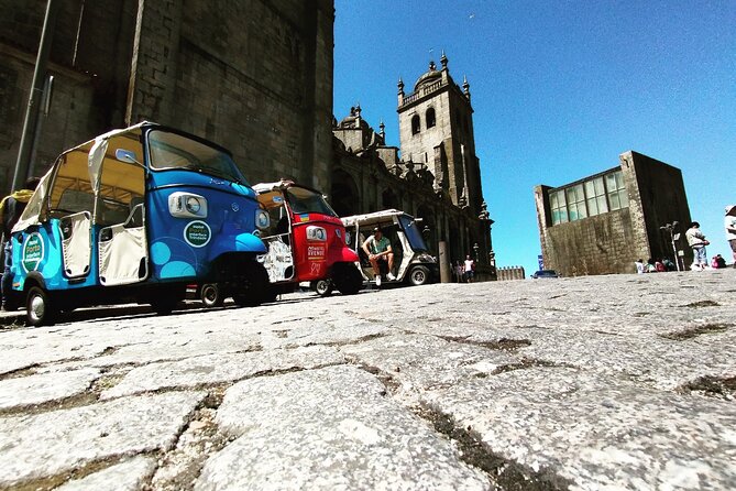 3h30 tour in Porto by Tuk Tuk - São Bento Station and the University district