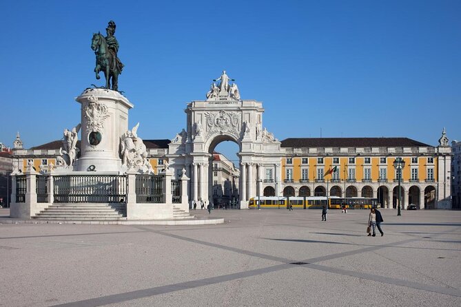 4 Hour Lisbon Private Guided Tour via Tuk Tuk - Key points at a glance