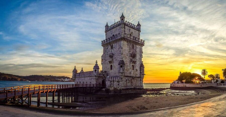 4-hour sightseeing tour by Tuk-Tuk Lisbon old town and Belém - Viewpoints that explain Lisbon’s shape