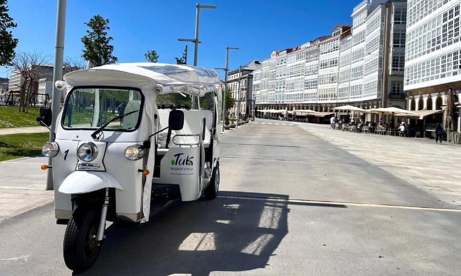 A Coruña: Premium Tuk Tuk tour - Why an electric tuk-tuk works well in A Coruña