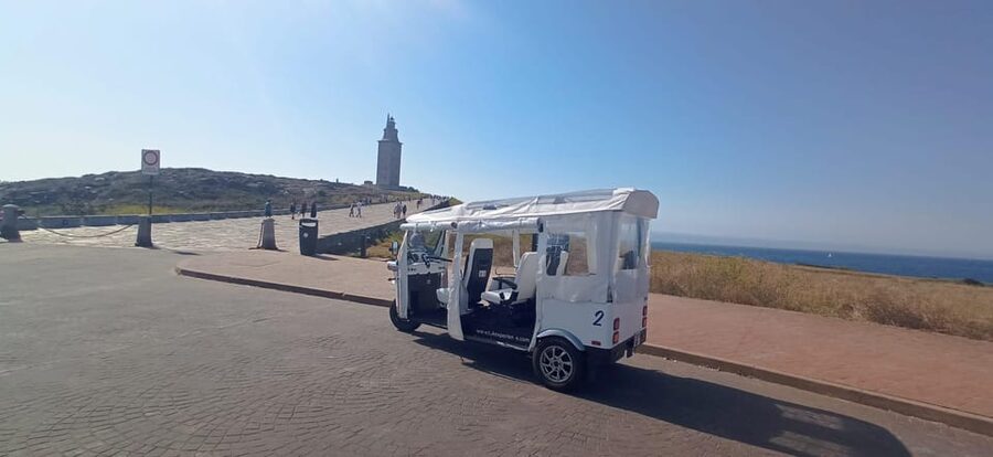 A Coruña: VIP Tuk Tuk tour - The Tower of Hercules and the first photo stop