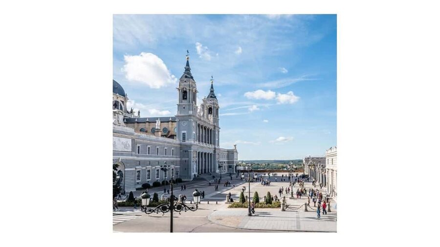 A more complete and fun audio-guided tour with an urban tuk-tuk - Why a one-hour tuk-tuk ride works in Madrid