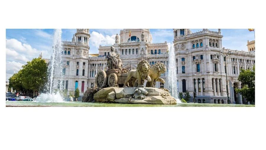 A more complete and fun audio-guided tour with an urban tuk-tuk - The Royal Palace, Almudena Cathedral, and Plaza de la Villa