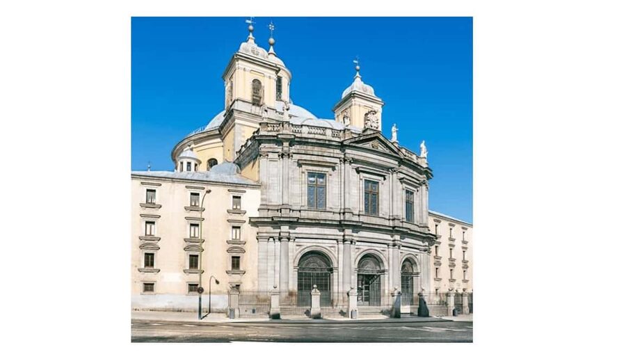 A more complete and fun audio-guided tour with an urban tuk-tuk - Sol and Madrid’s central pulse