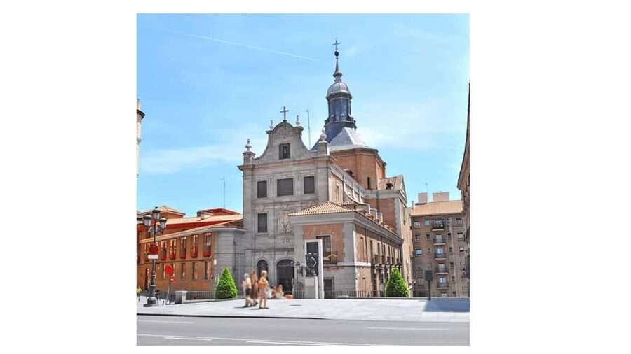A more complete and fun audio-guided tour with an urban tuk-tuk - Starting in Centro and heading toward the old city