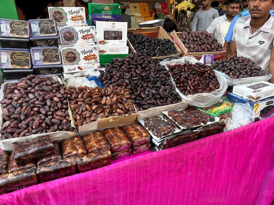 Agra: Street Food Tour with Spice Market on Tuk-Tuk Ride - Old Agra on foot, with room for surprises