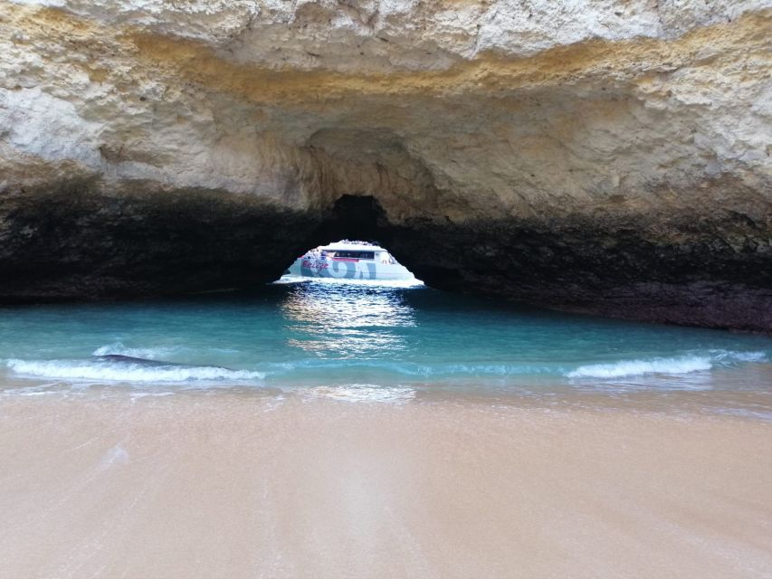 Albufeira: Private Tuk Tuk Tour - From the marina to the fishing dock