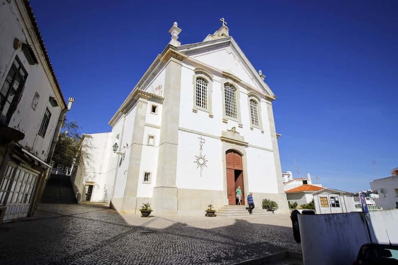 Albufeira: Tuk Tuk Ride with Old Town and Beaches - Narrow lanes and old monuments in Albufeira Old Town