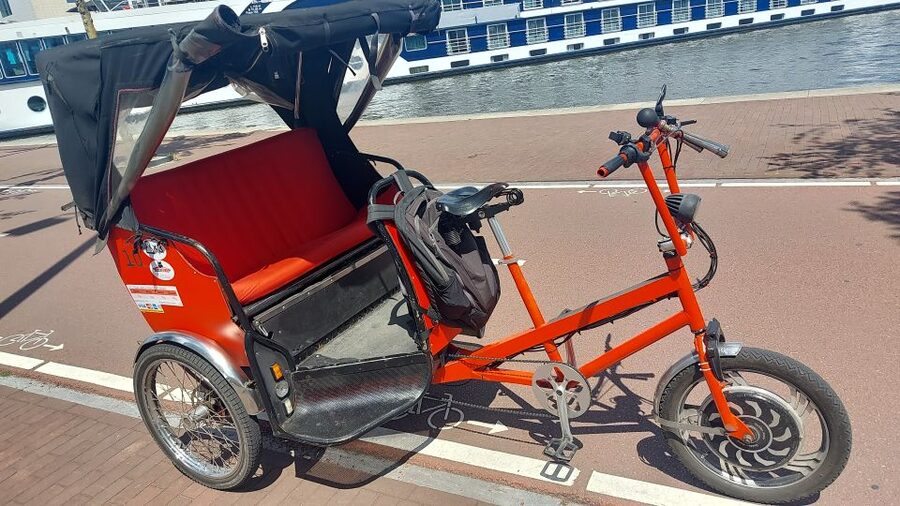 Amsterdam: Private City Highlights Tour by Rickshaw - Starting at Dam Square and the Red-Light District