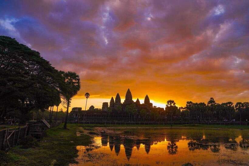 Angkor Wat 1 Day with Sunrise Combined tour with (Tuk Tuk) - Breakfast, then the South Gate of Angkor Thom
