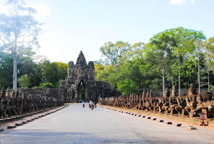 Angkor Wat Small Tour With Private Tuk Tuk - Takeo offers a simpler middle stop