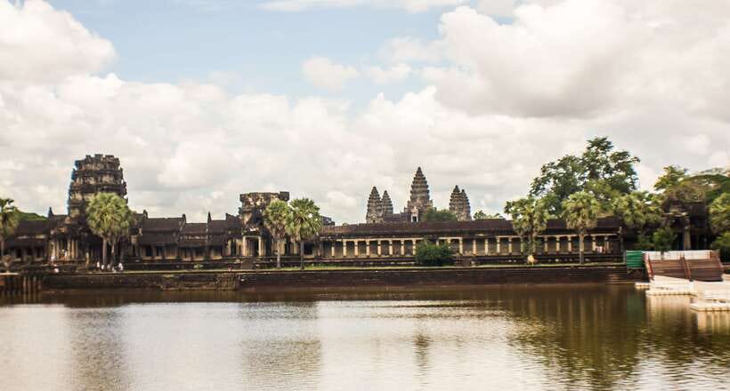 Angkor Wat: Tuk Tuk and Walking Tour - Lunch is simple, flexible, and not included