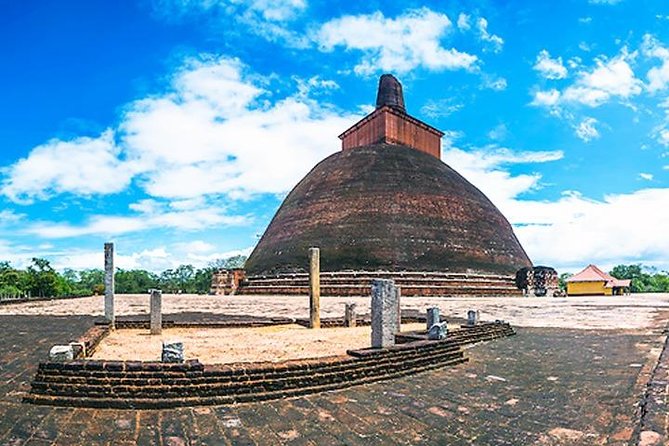 Anuradhapura: 14 Ancient City Sites Tuk Tuk Tour - Abhayagiri Dagaba and the Samadhi Statue