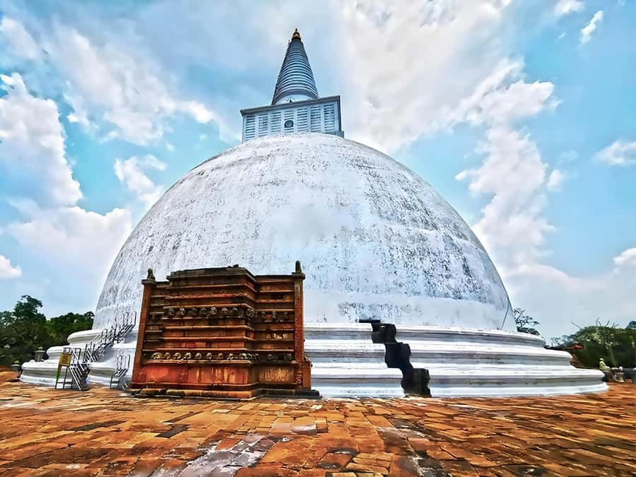 Anuradhapura: Tuk Tuk Tour - Ancient City with Audio Guide - Bodhi tree, stupas, and the core sacred area