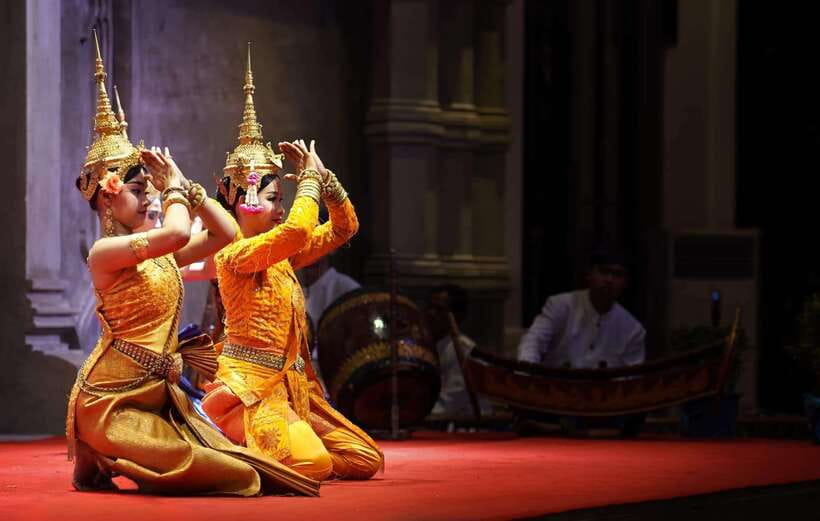 Apsara Traditional Dances & Local Buffet with Tuk-Tuk Ride - A generous buffet before the dancing