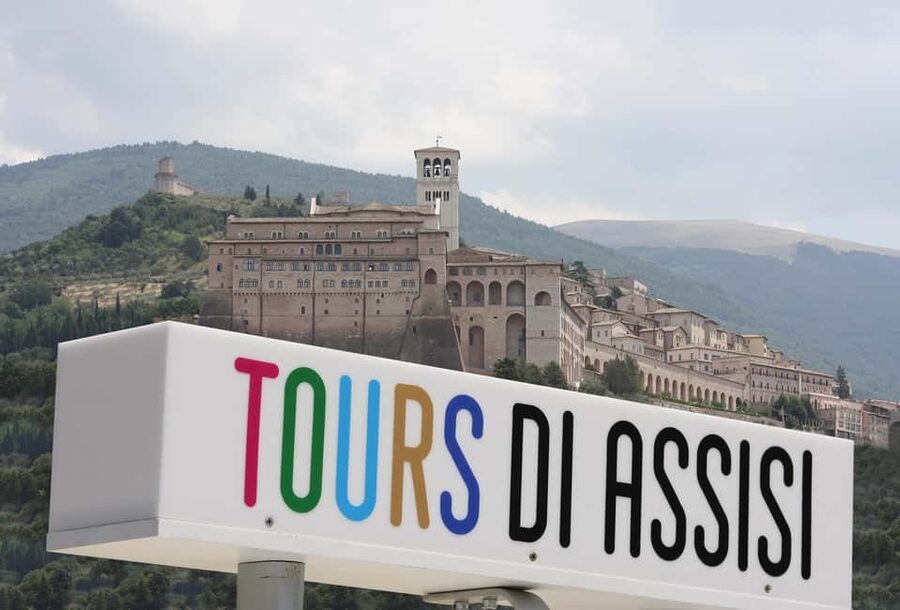 Assisi: Grand Tour Tuk Tuk - Italian driver - Why the Ape Calessino works so well in Assisi