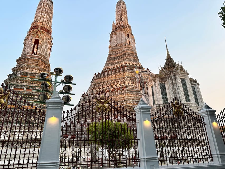 Bangkok: A 4 Hours Tuk Tuk Sightseeing Tour Iconic Landmarks - Wat Pho with an outside evening view