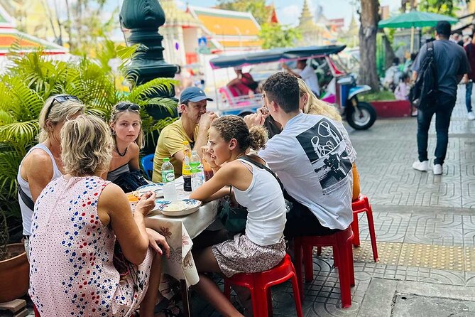 Bangkok Day Tour: Food, Temple & Tuk-Tuk - Pak Khlong Talat, Bangkok’s flower market