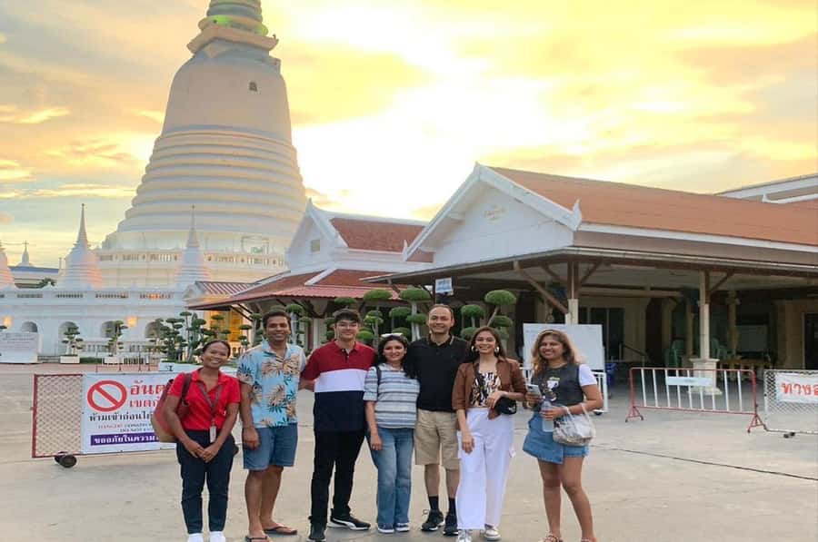 Bangkok Day Tour: Food, Temple & Tuk-Tuk - Pickup areas, language, and comfort