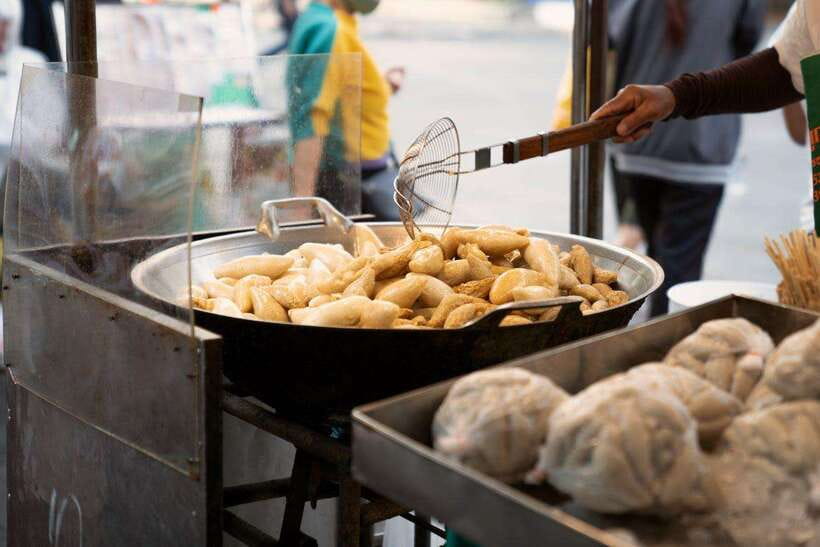 Bangkok Electric Tuk Tuk: Street Food & Markets - Starting at Sanam Chai and heading into Thonburi