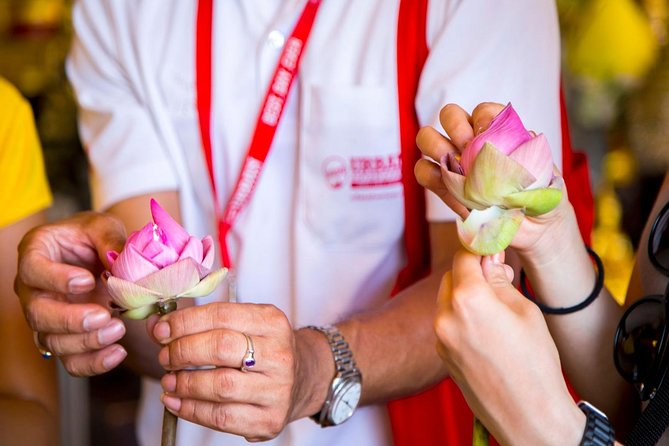 Bangkok Electric Tuk Tuk: Thonburi, Wang Lang & Food Tour - Baan Bu connects pottery with working community life