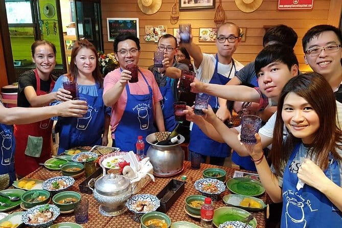 Bangkok Evening Food Tour by Tuktuk - Phra Nakhon for Isan flavors