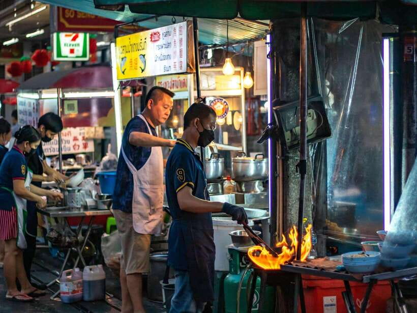 Bangkok: Evening Tour with Wat Arun, Wat Pho & Tuk Tuk Ride - What to bring and how to prepare