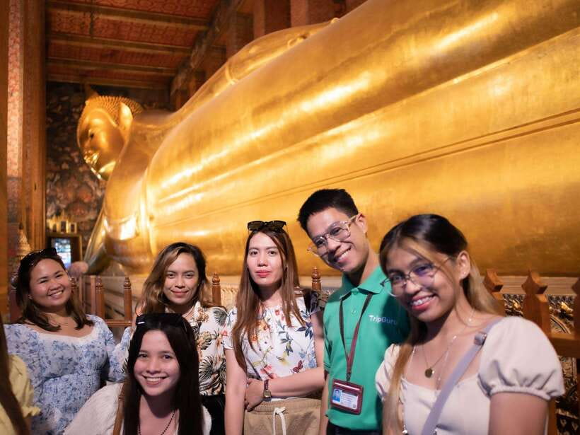 Bangkok: Evening Tour with Wat Arun, Wat Pho & Tuk Tuk Ride - Yaowarat Road, street food, and free time