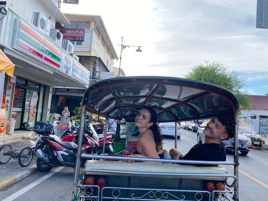 Bangkok: explore Wat Pho + tuk tuk sightseeing - Phra Sumen Fort and Khao San Road