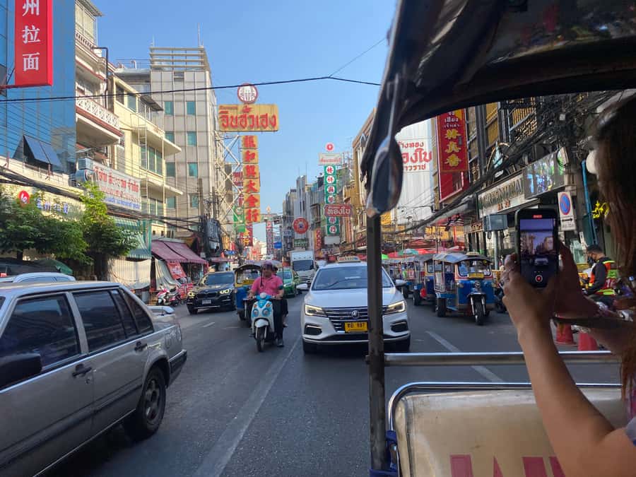 Bangkok: explore Wat Pho + tuk tuk sightseeing - Finishing in Chinatown near MRT Wat Mangkon