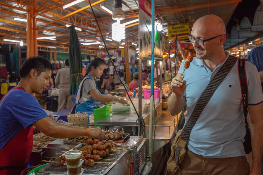 Bangkok: Markets, Temples and Food Night Tour by Tuk Tuk - Why Bangkok works better from a tuk tuk at night