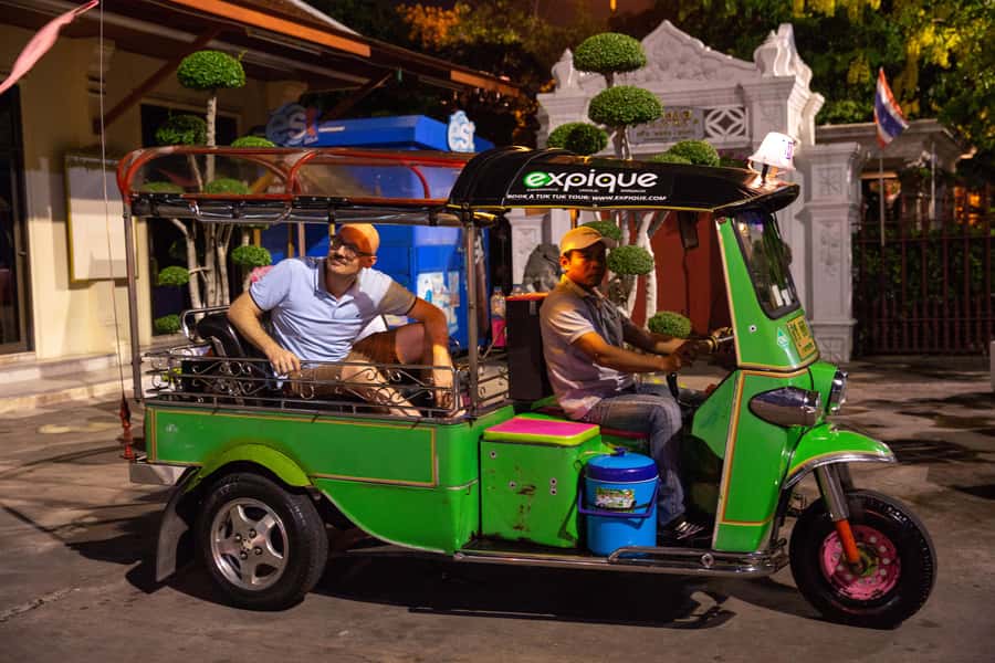 Bangkok: Markets, Temples and Food Night Tour by Tuk Tuk - Wat Prayoon offers a quieter side of Bangkok