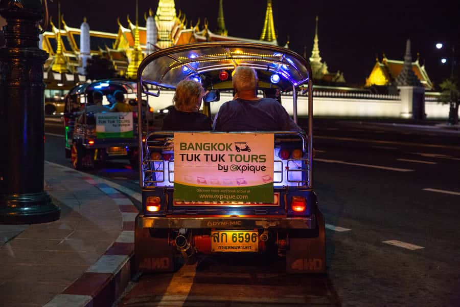 Bangkok: Markets, Temples and Food Night Tour by Tuk Tuk - Chinatown brings the evening to a sweet finish