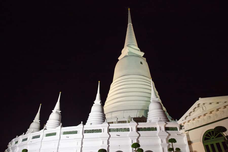 Bangkok: Markets, Temples and Food Night Tour by Tuk Tuk - Pad Thai may be the meal’s main event