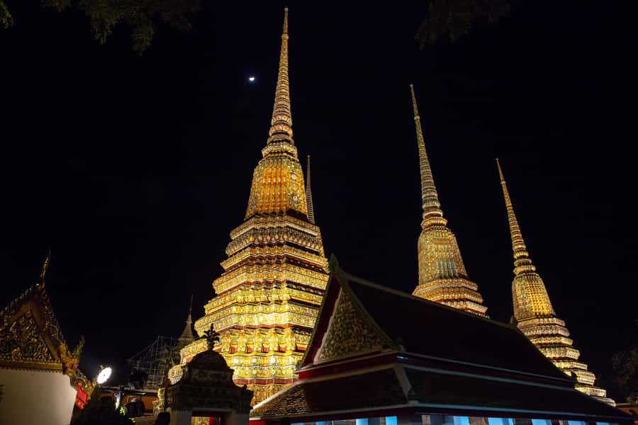 Bangkok: Markets, Temples and Food Night Tour by Tuk Tuk - The guides shape the whole evening