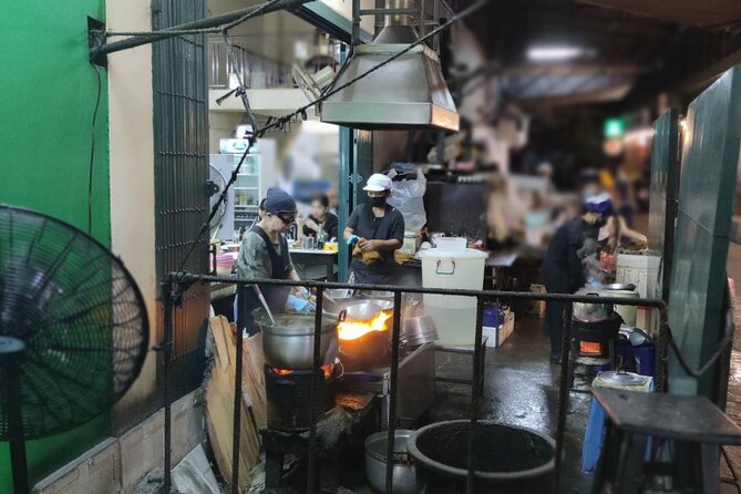 Bangkok: Michelin Guide Street Food Tour by Tuk Tuk - Nai Ek and the rolled rice noodles