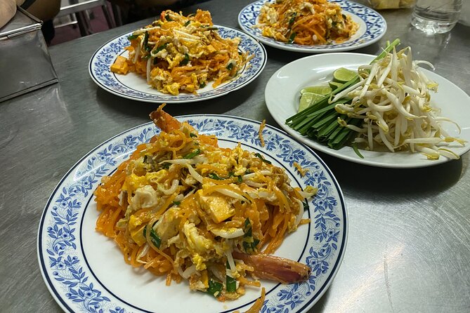 Bangkok: Michelin Street Eats by Tuk-Tuk Guided Food Tour - A photo stop at Sao Ching Cha