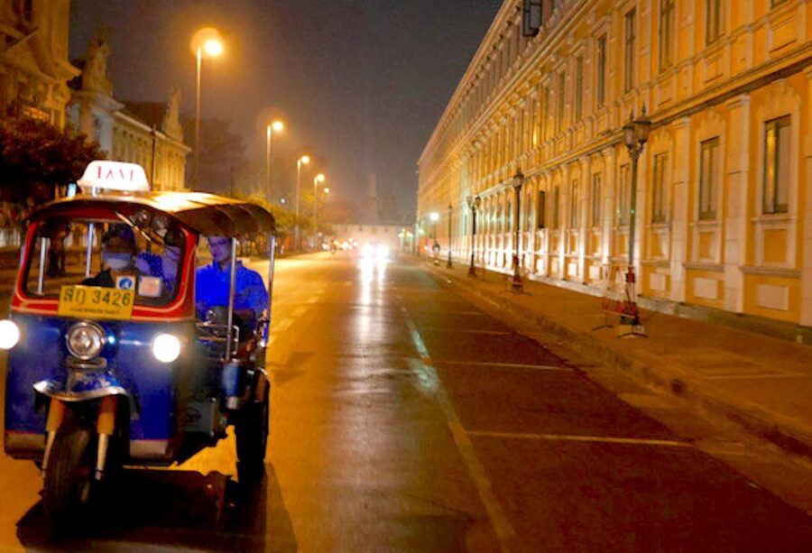 Bangkok: Midnight Food Tour by Tuk-Tuk - The flower market and a slower final stop