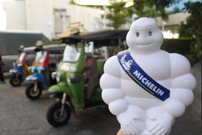 Bangkok Night Food Tour By Tuk Tuk - Dinner at Khrua Khun Kung