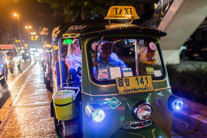 Bangkok Night Food Tour By Tuk Tuk - The riverside drink and the biggest point of uncertainty