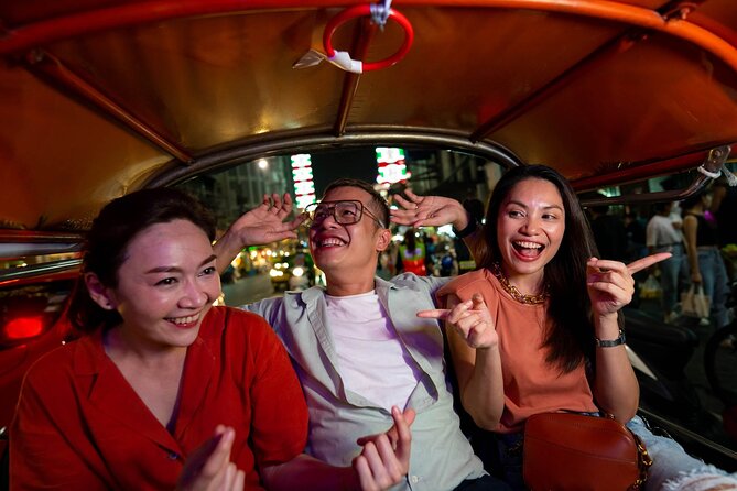 Bangkok Night Tour: Wat Arun, Wat Pho, Chinatown & Tuk Tuk Ride - Crossing the Chao Phraya to Wat Arun